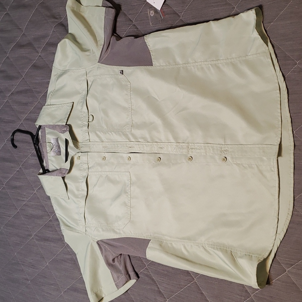 Men's lightweight, short-sleeved, outdoor shirt L